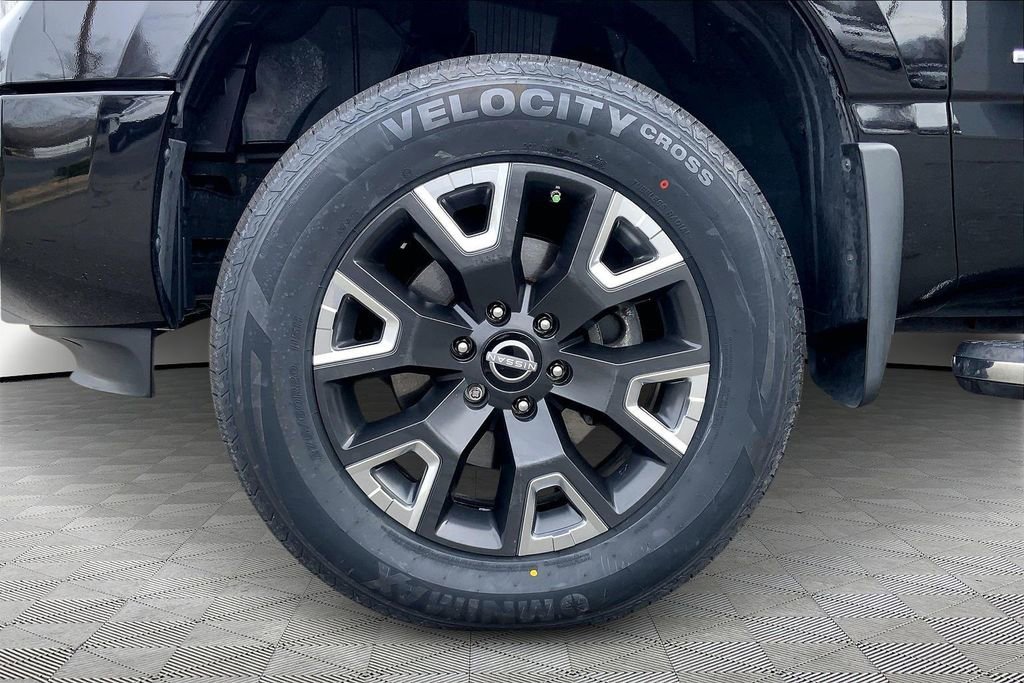 Used 2021 Nissan Titan SL w/ Moonroof Package image 22