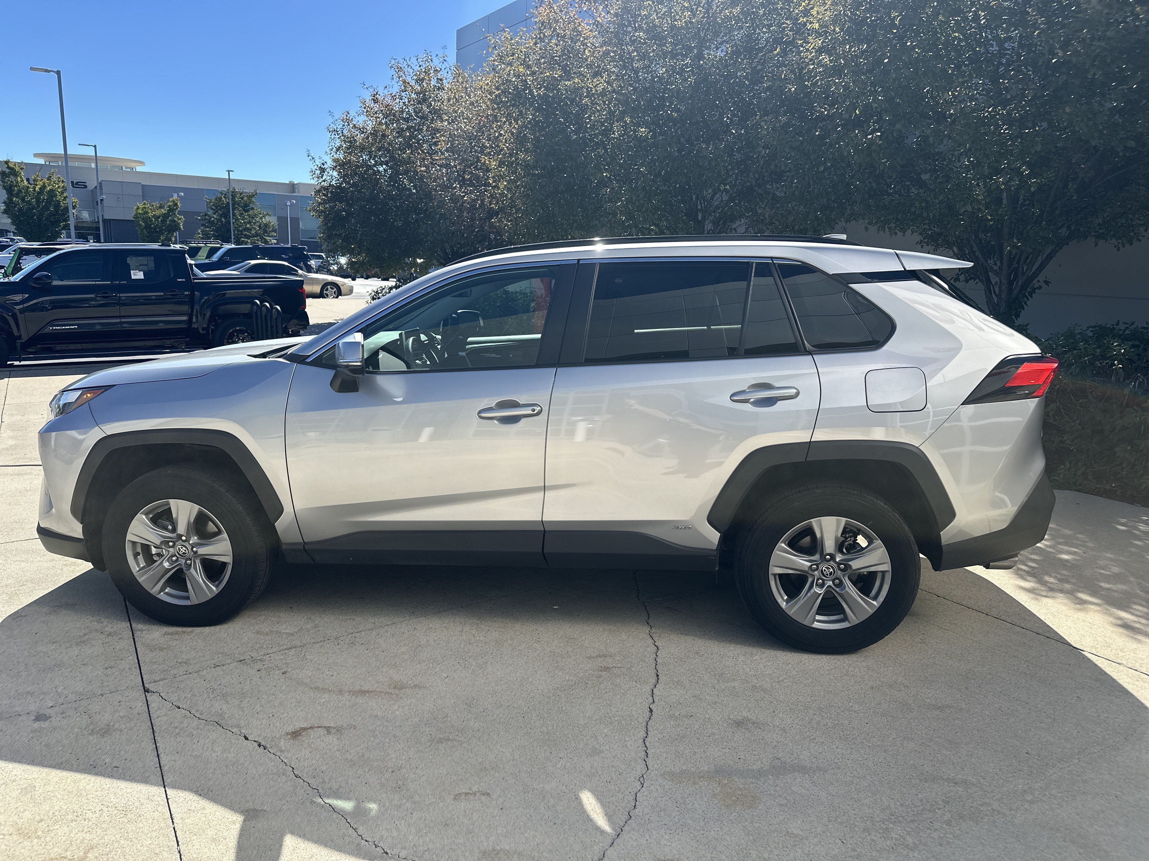 Used 2025 Toyota RAV4 XLE AWD/4WD image 35