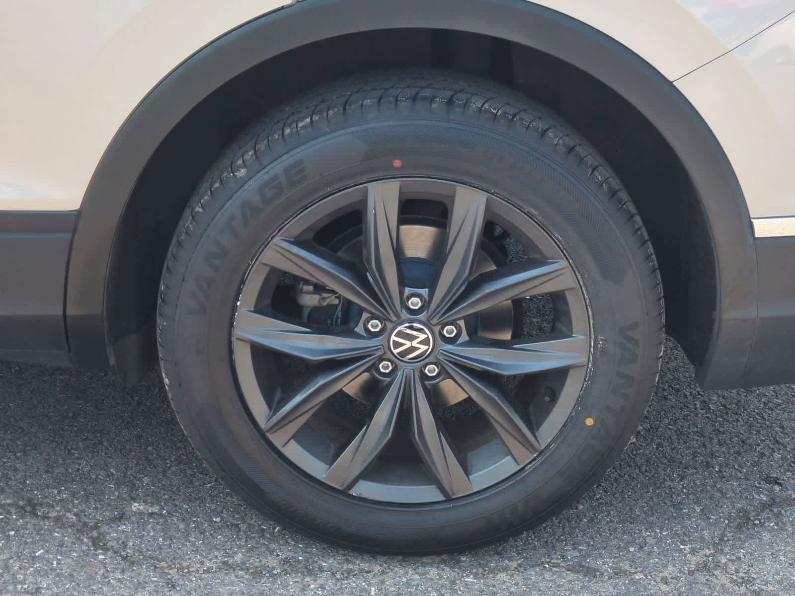 Used 2022 Volkswagen Tiguan SE FWD image 13