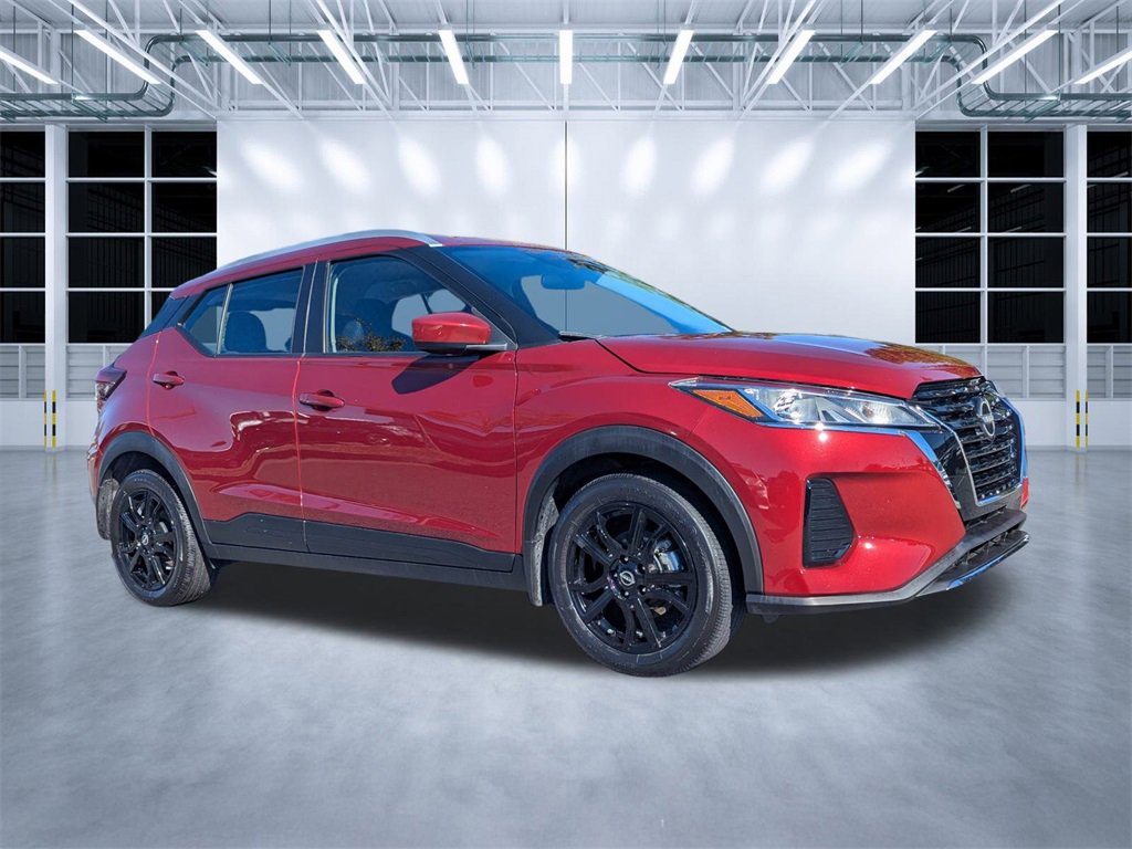 Used 2023 Nissan Kicks SV image 2