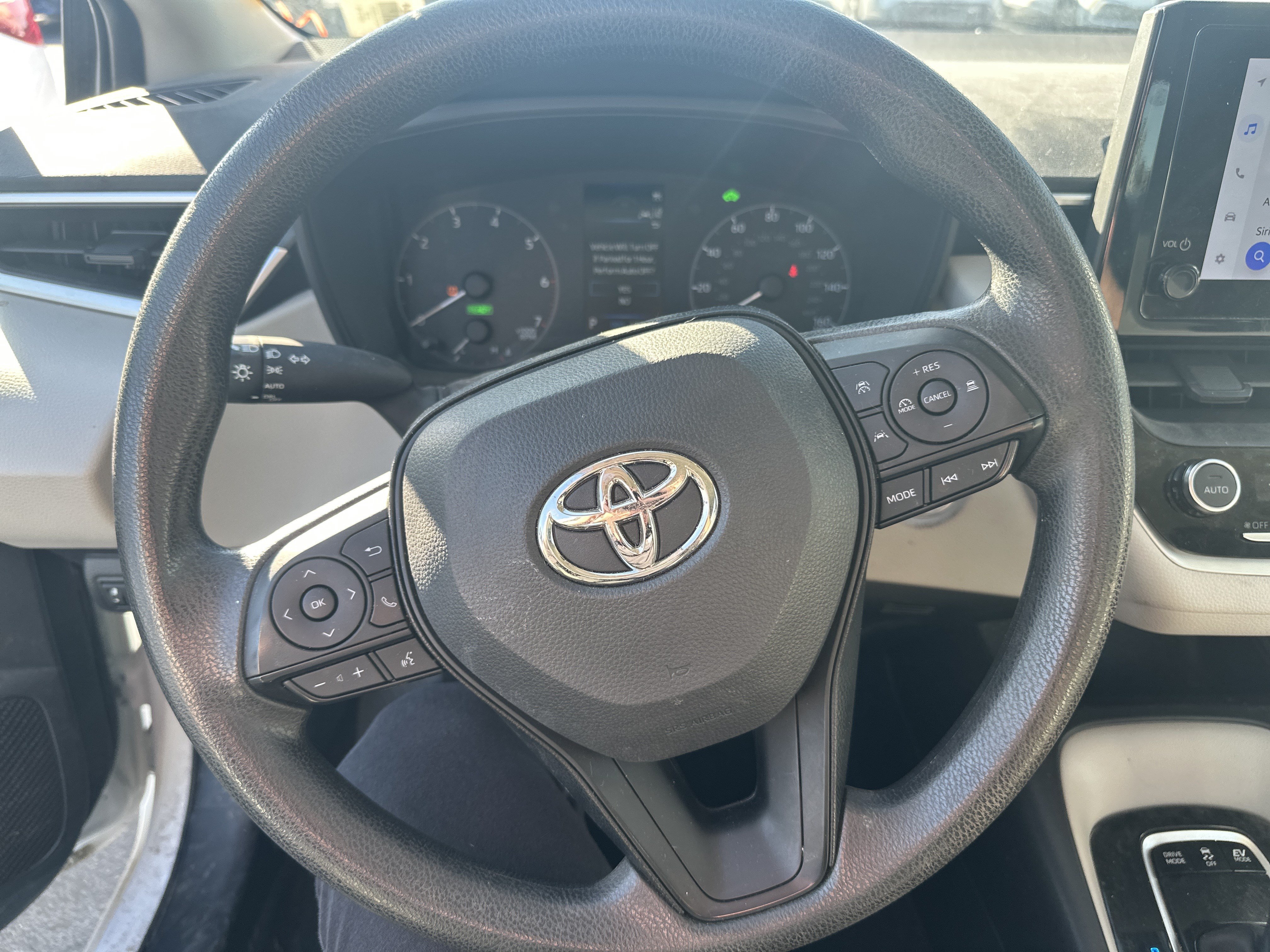 Used 2024 Toyota Corolla LE w/ LE Convenience Package FWD image 17