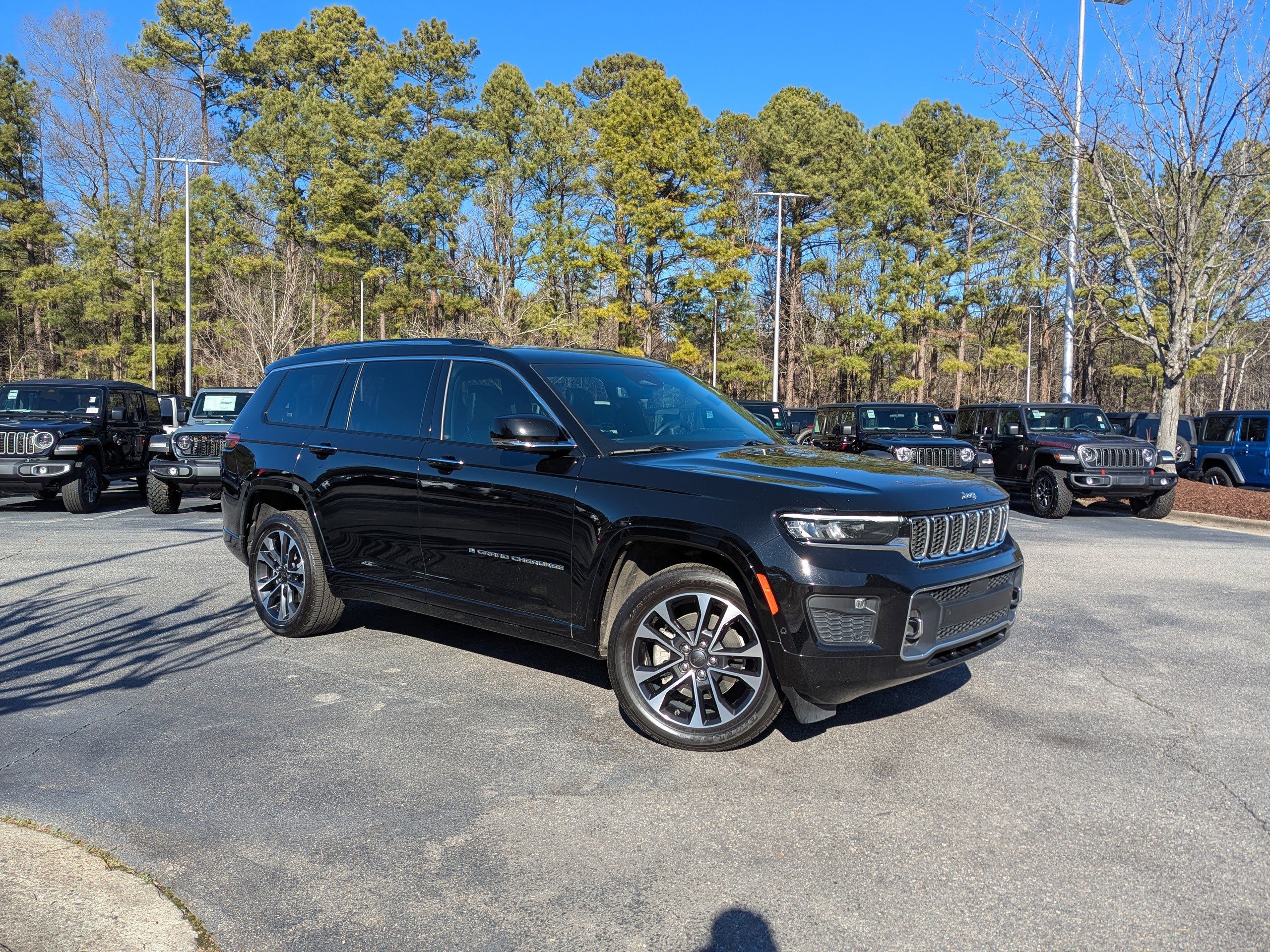 Used 2021 Jeep Grand Cherokee L Overland w/ Advanced Protech Group III image 3