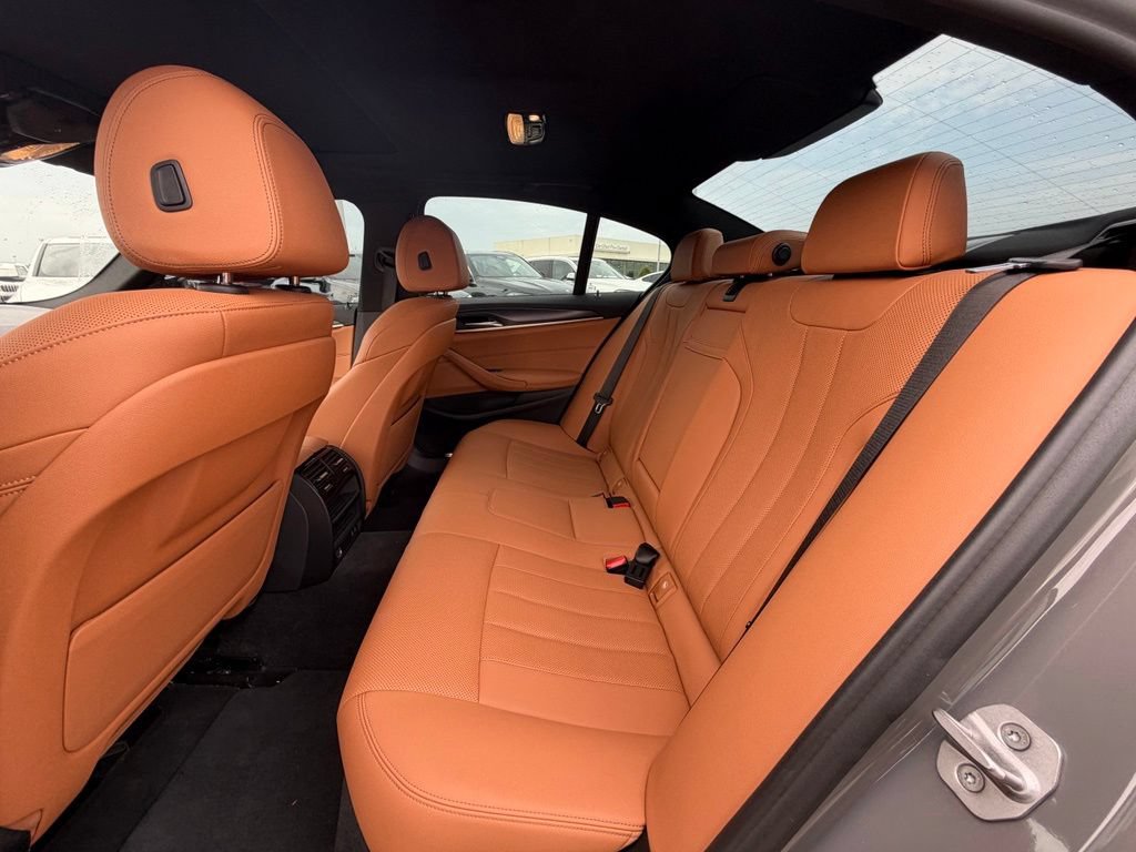 Used 2021 BMW 540i w/ M Sport Package RWD image 8