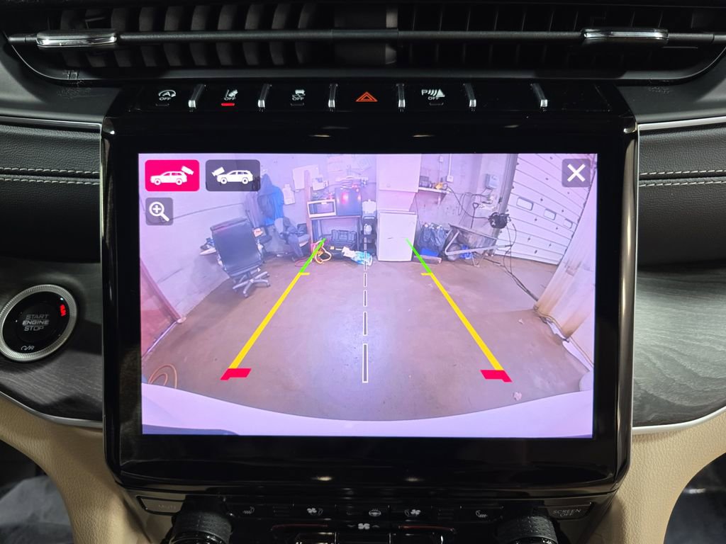 Used 2025 Jeep Grand Cherokee Limited w/ Luxury Tech Group II image 25