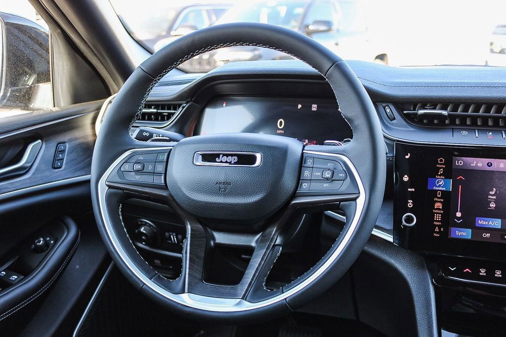 New 2026 Jeep Grand Cherokee Limited w/ Limited Altitude Package AWD/4WD image 17