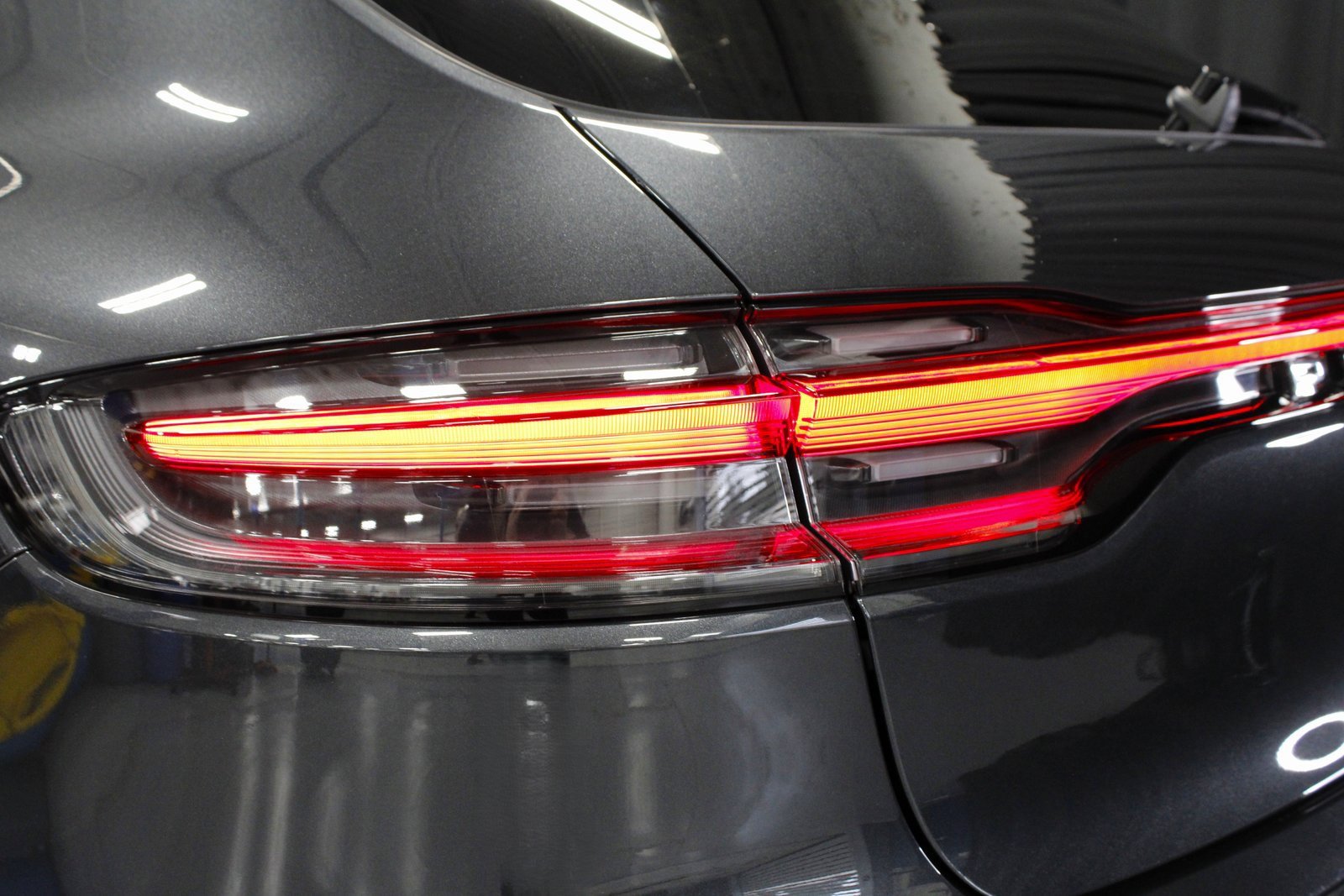 Certified 2025 Porsche Macan image 16