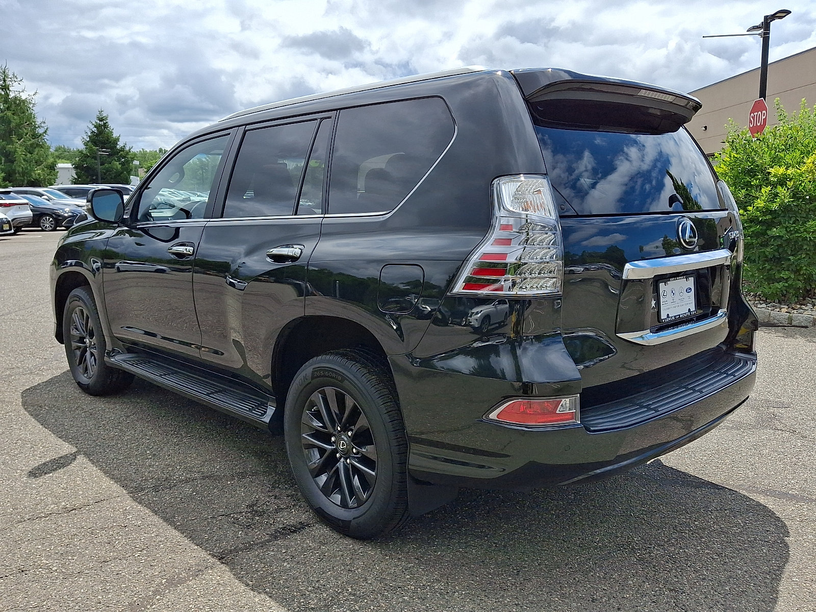 Certified 2023 Lexus GX 460 Premium w/ Premium Package AWD/4WD image 4