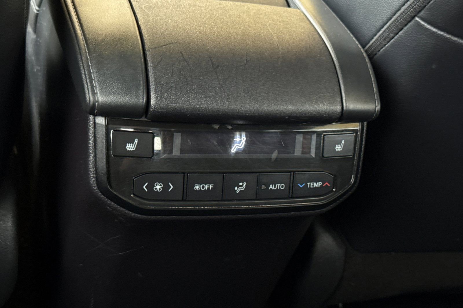 Used 2024 Toyota Highlander Platinum image 15