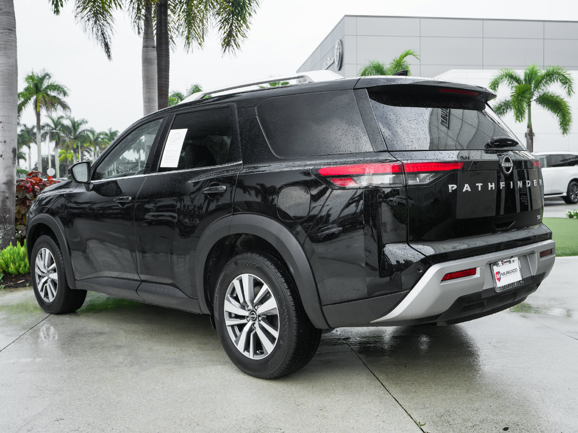 Used 2025 Nissan Pathfinder SL FWD image 36