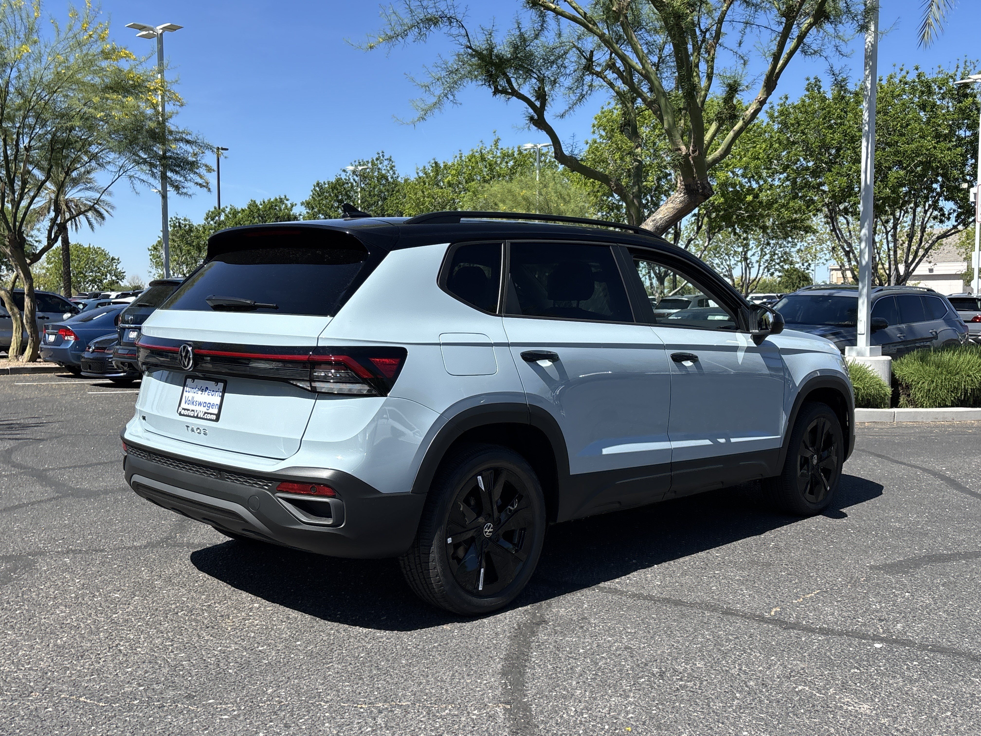 New 2026 Volkswagen Taos SE FWD image 3