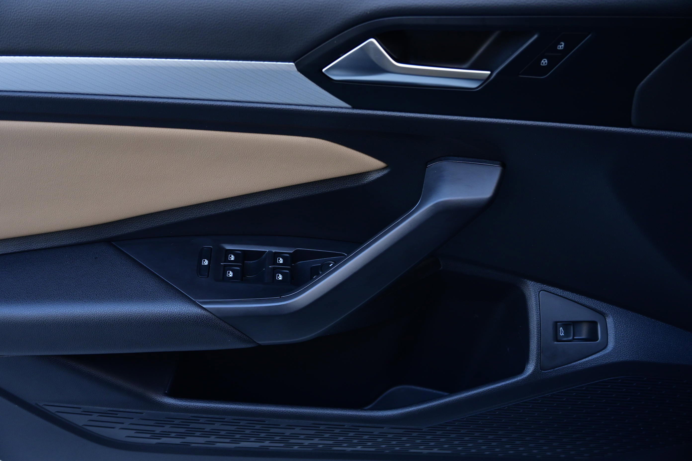 Used 2020 Volkswagen Jetta SE w/ SE Cold Weather Package image 25