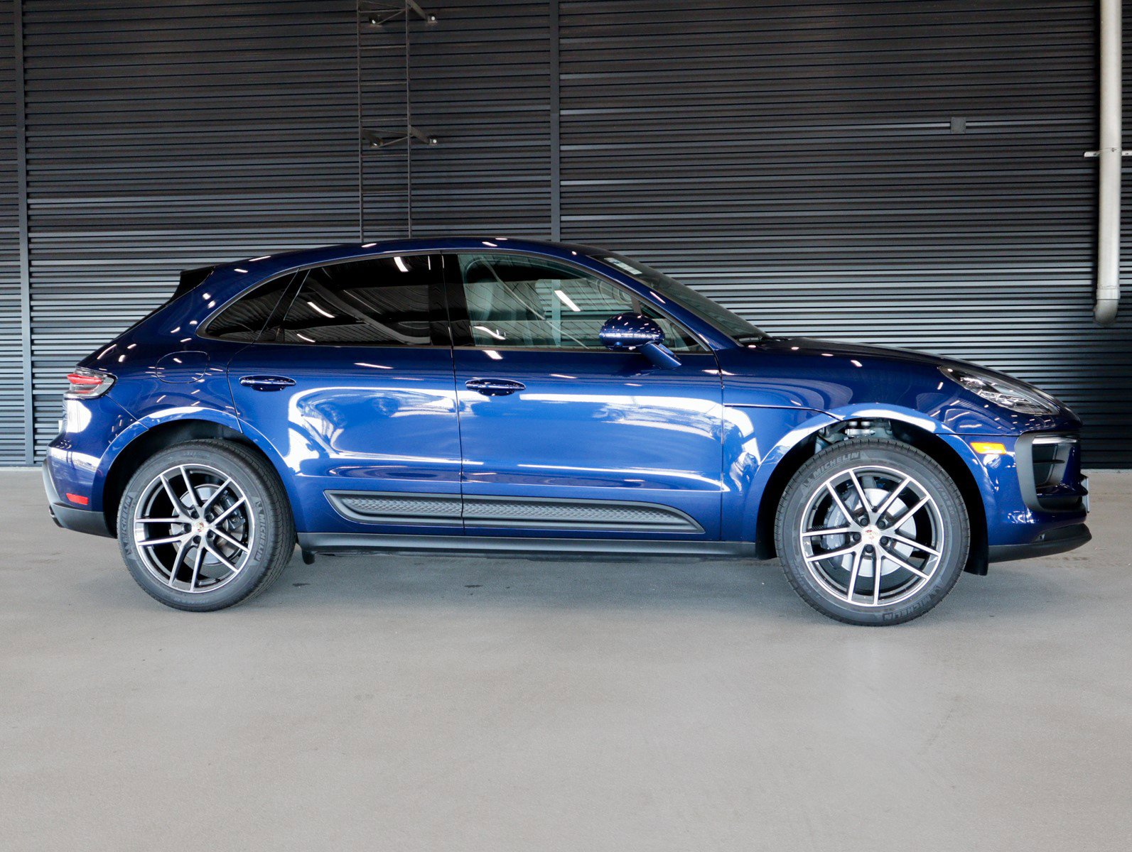 Used 2025 Porsche Macan image 11