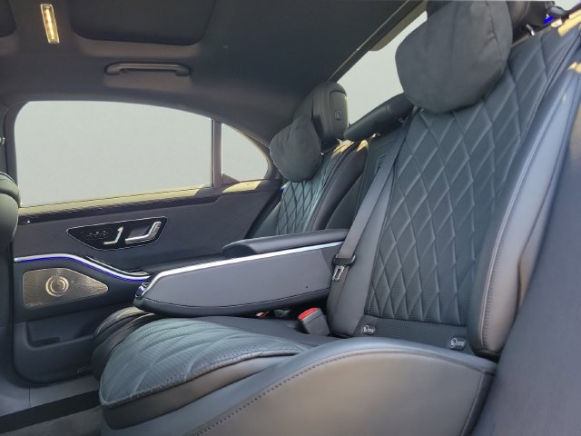 Used 2022 Mercedes-Benz S 580 4MATIC Sedan w/ AMG Line Package image 21
