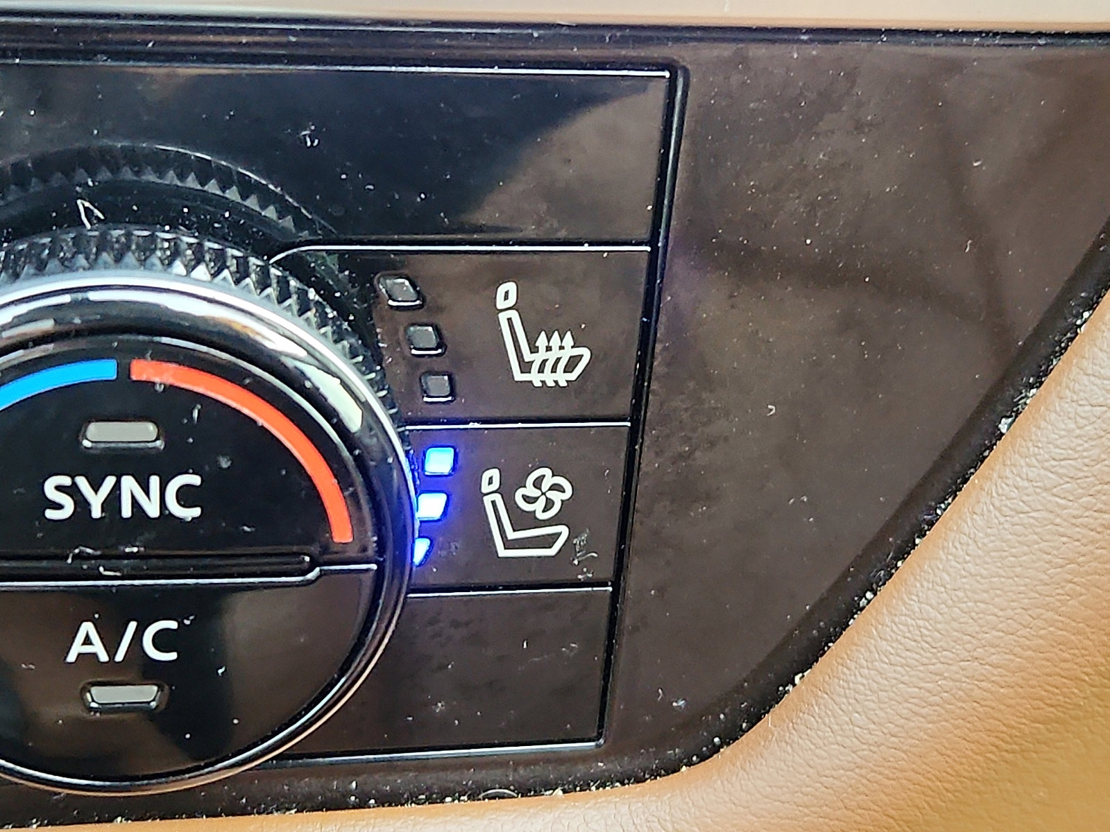 Used 2023 Nissan Pathfinder Platinum w/ Cargo Package image 29