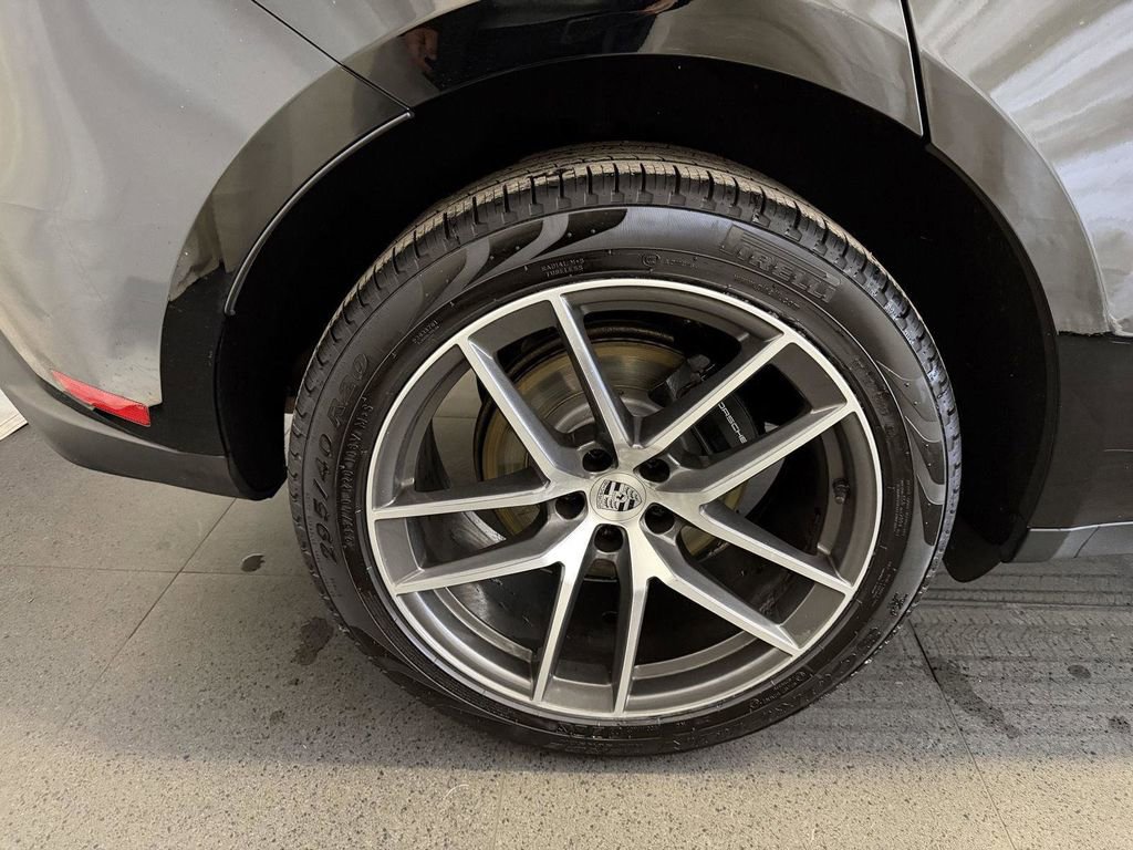 Certified 2022 Porsche Macan image 13