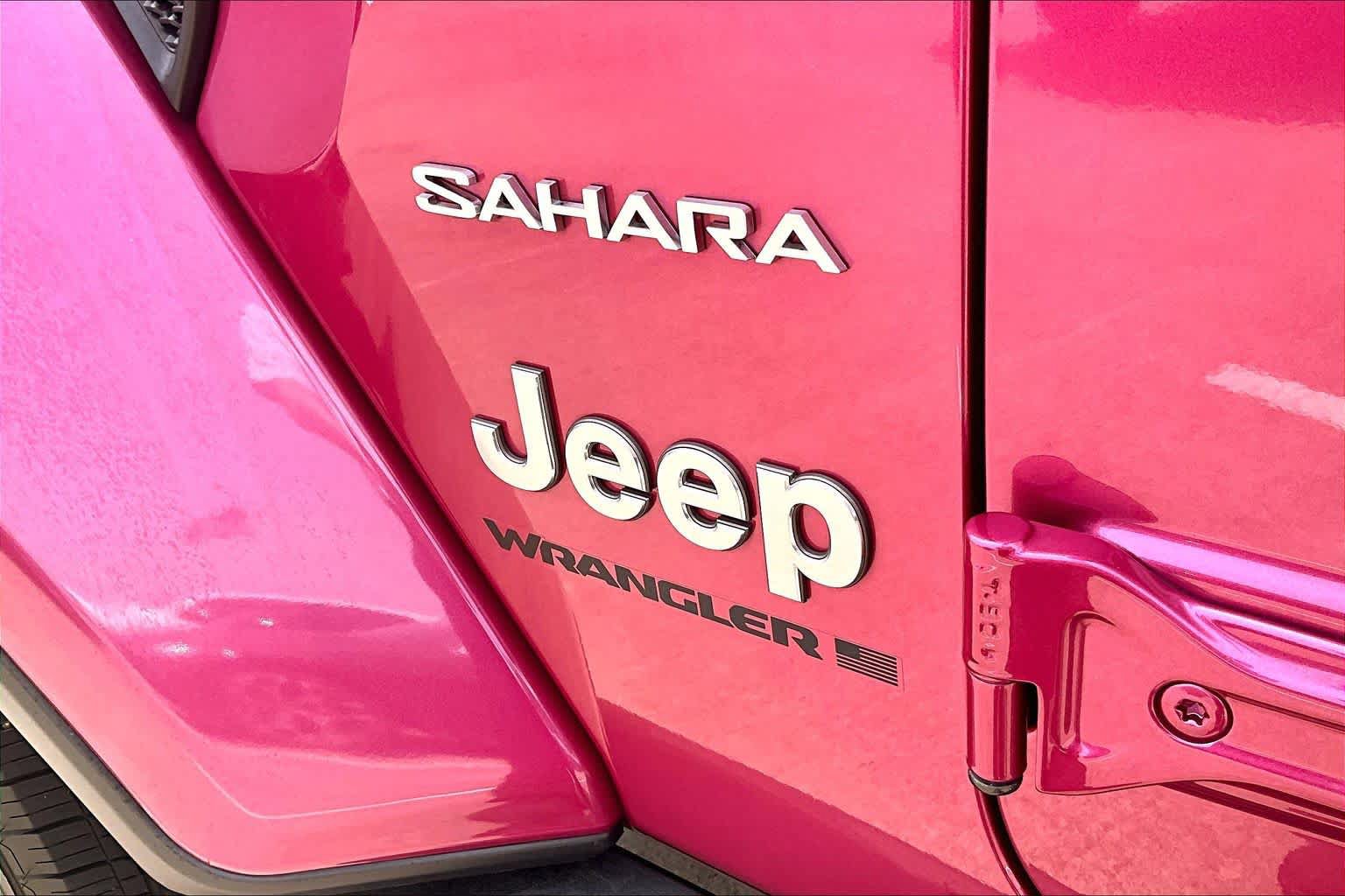 Used 2024 Jeep Wrangler Unlimited Sahara w/ Technology Group AWD/4WD image 30