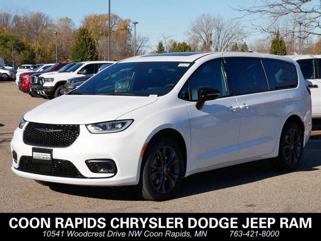 New 2026 Chrysler Pacifica Select AWD/4WD 360° Tour