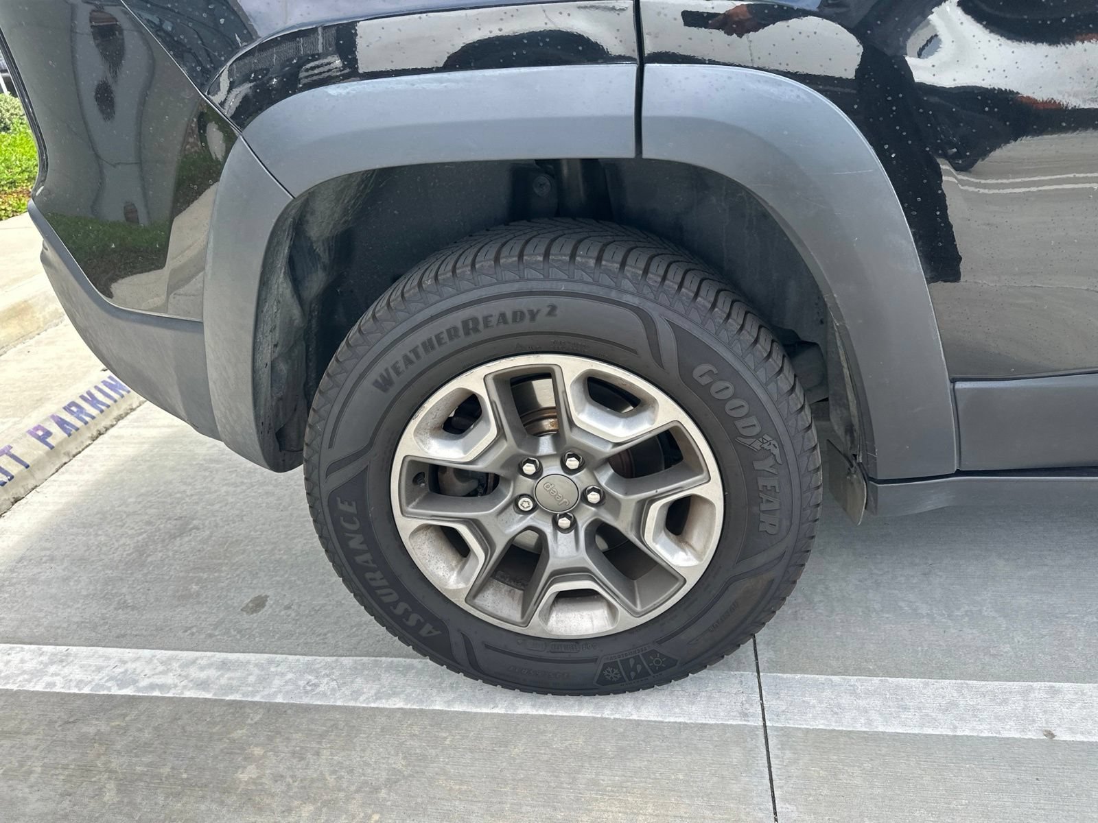 Used 2019 Jeep Cherokee Trailhawk w/ Cold Weather Group AWD/4WD image 16