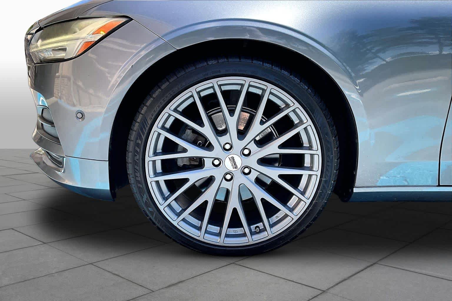 Used 2017 Volvo S90 T5 Momentum w/ Vision Package FWD image 11