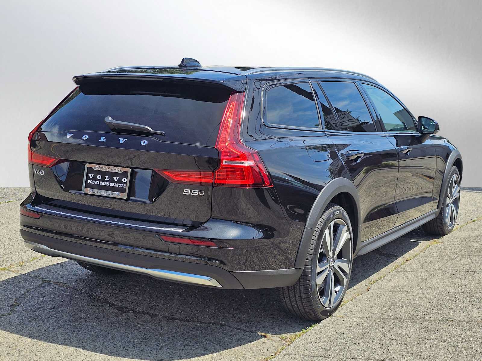 New 2026 Volvo V60 B5 Cross Country Plus w/ Protection Package Premier AWD/4WD image 3