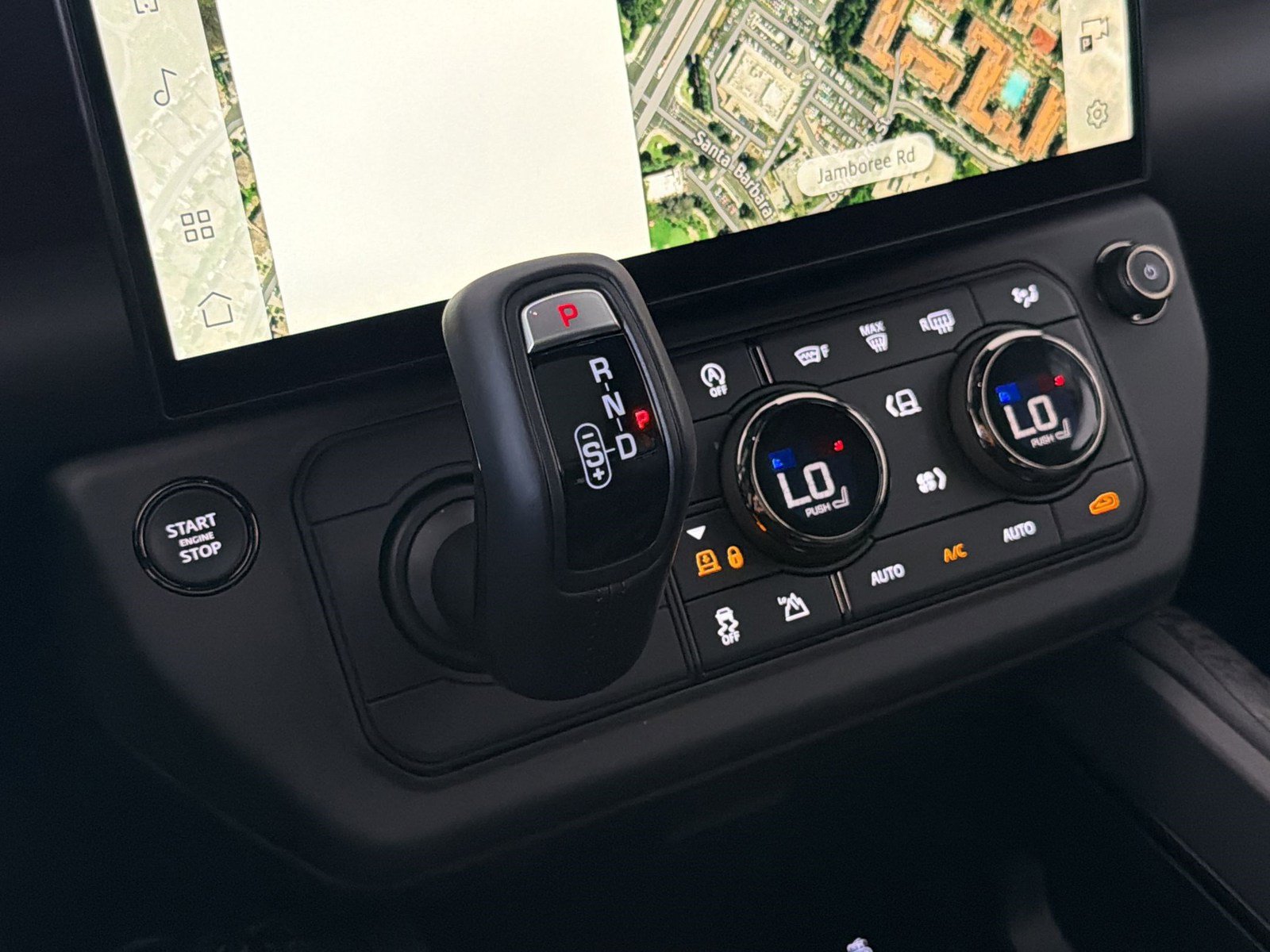 New 2026 Land Rover Defender 110 OCTA AWD/4WD image 18