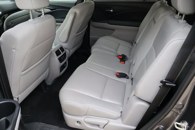 Used 2017 Honda Pilot Touring image 6