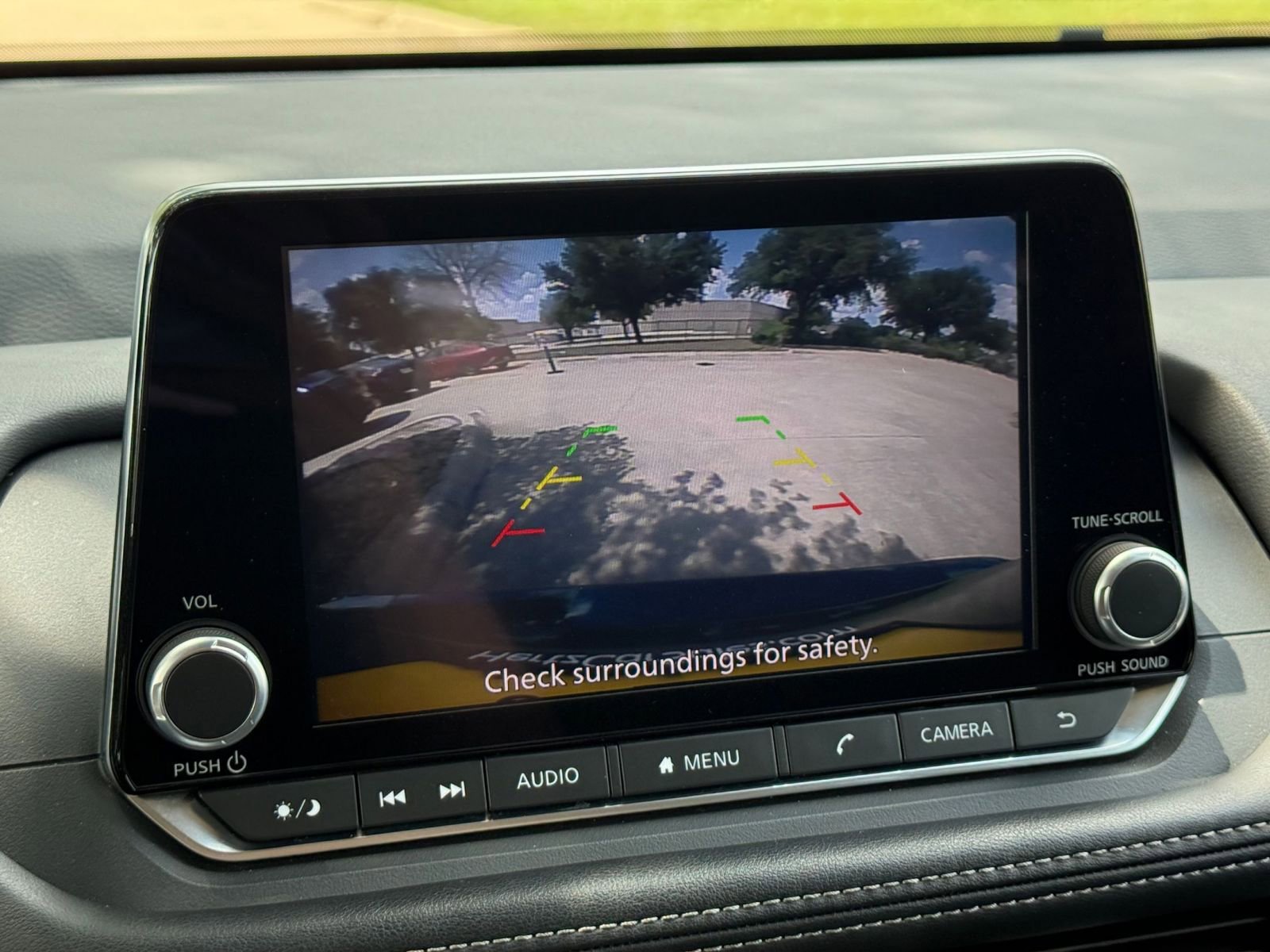 Used 2025 Nissan Rogue SV FWD image 25