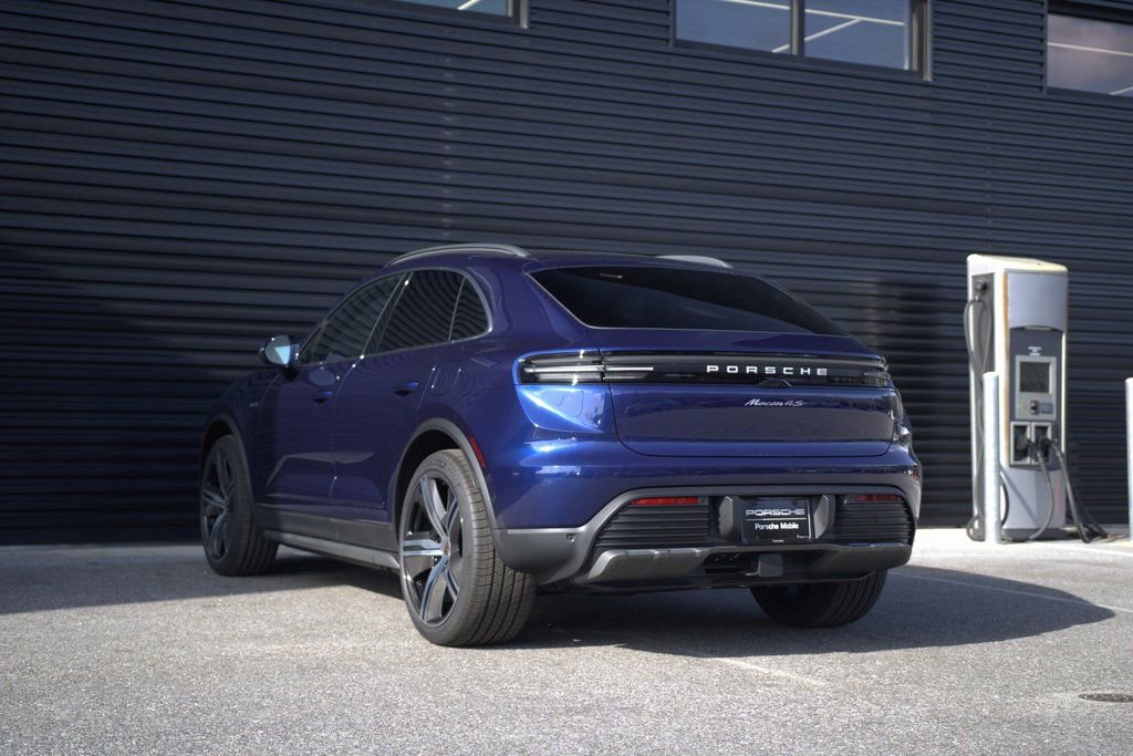 New 2025 Porsche Macan 4S Electric image 3