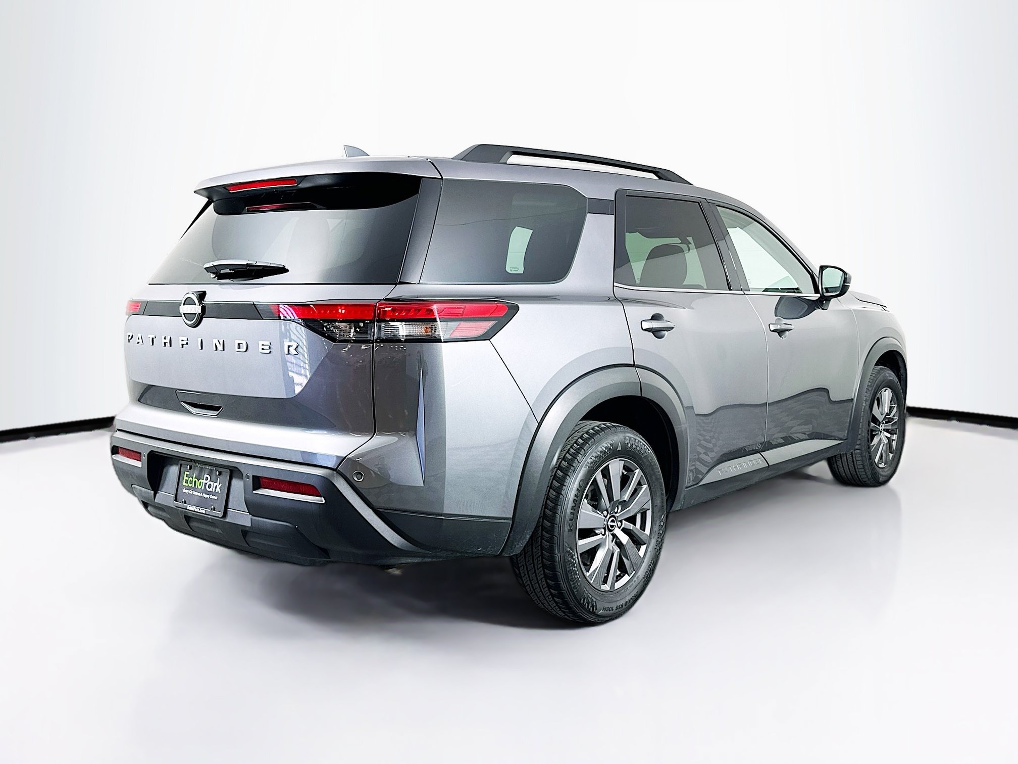 Used 2025 Nissan Pathfinder SV FWD image 9