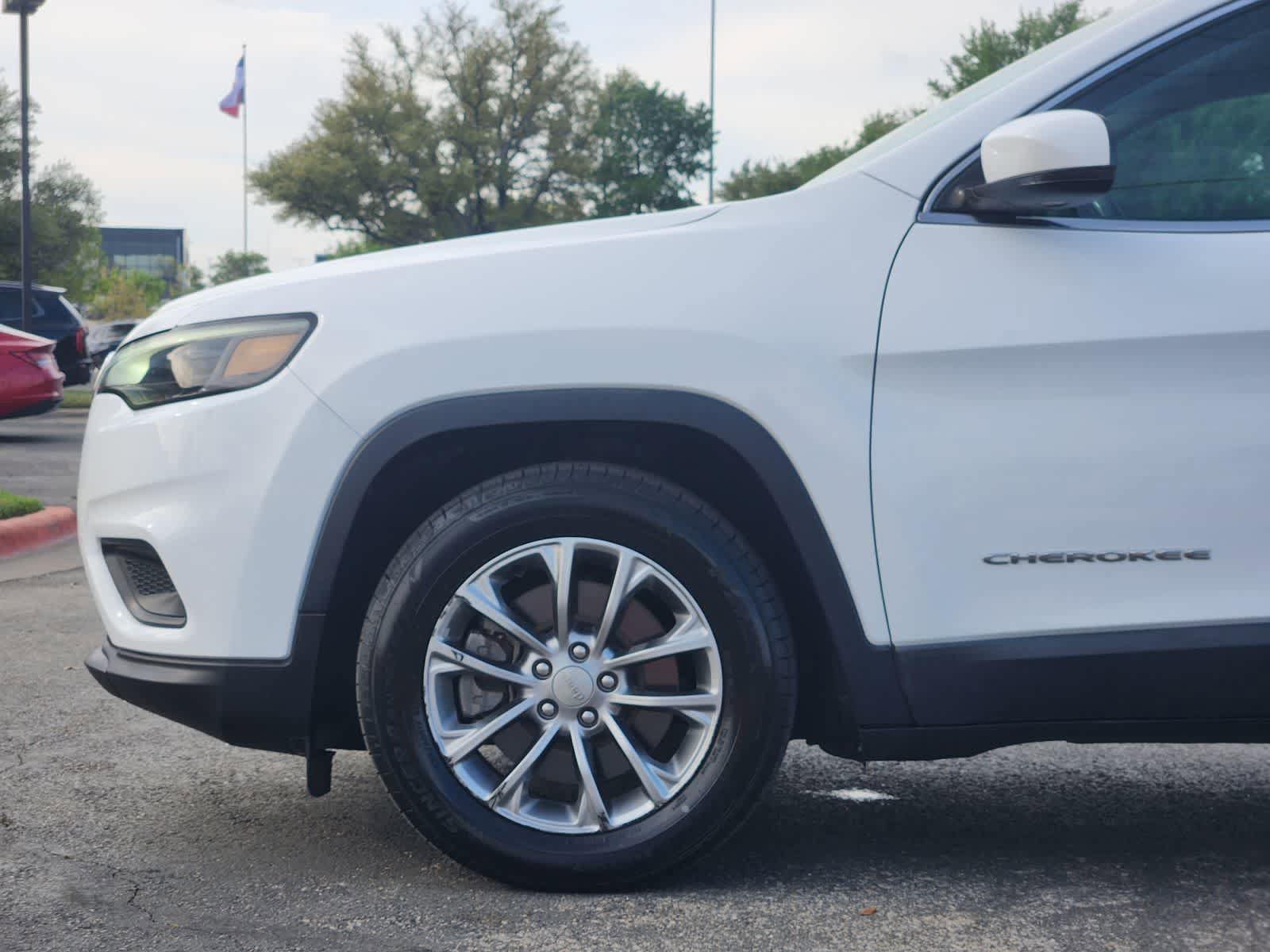 Used 2019 Jeep Cherokee Latitude Plus image 8