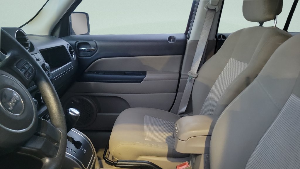 Used 2016 Jeep Patriot Sport w/ Power Value Group FWD image 9