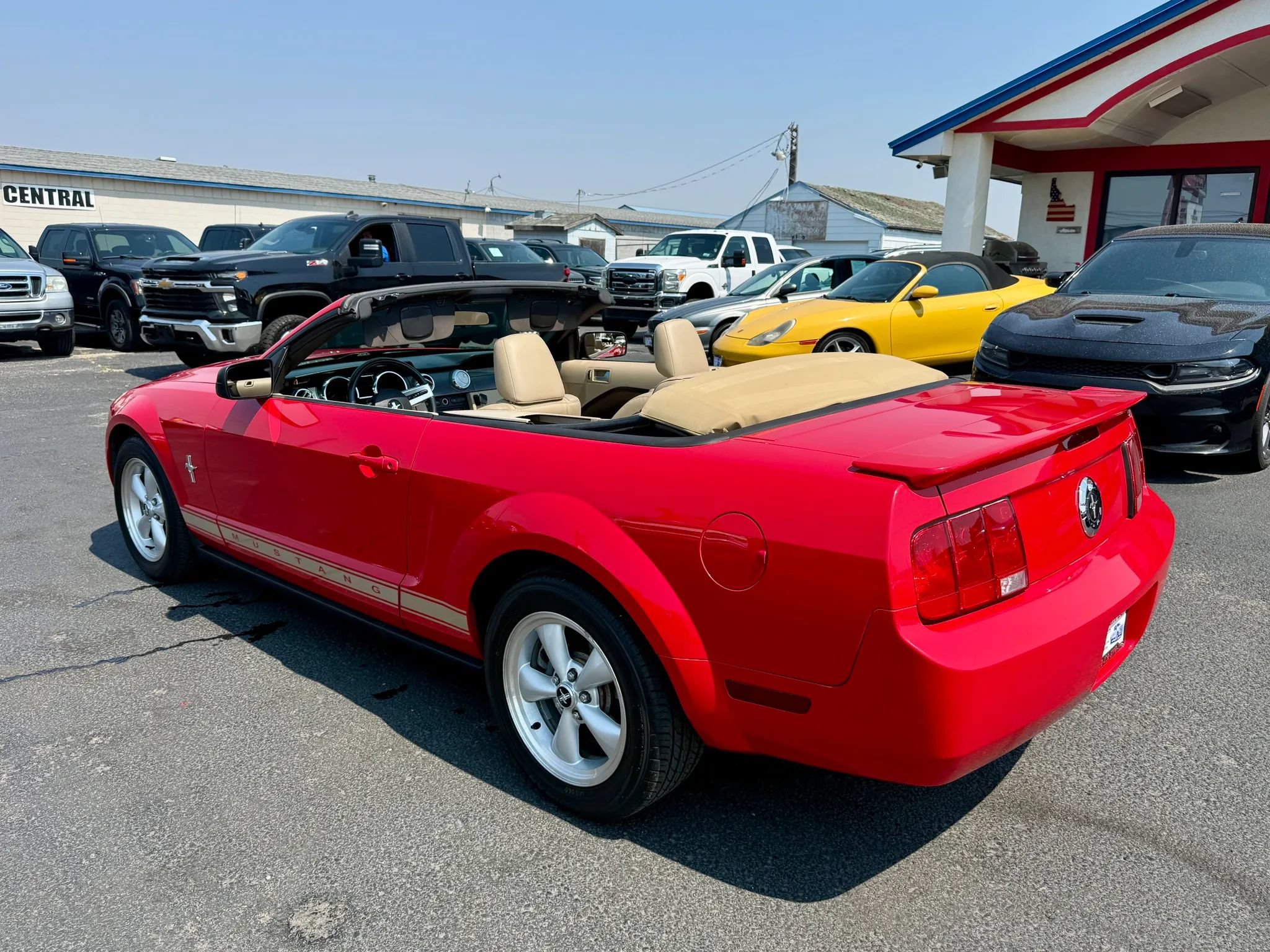 Used 2008 Ford Mustang Convertible RWD image 11