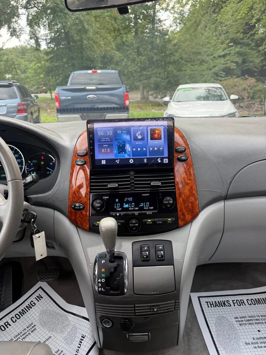 Used 2009 Toyota Sienna XLE FWD image 13