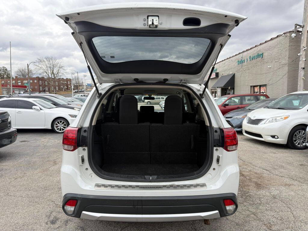 Used 2016 Mitsubishi Outlander SE image 8