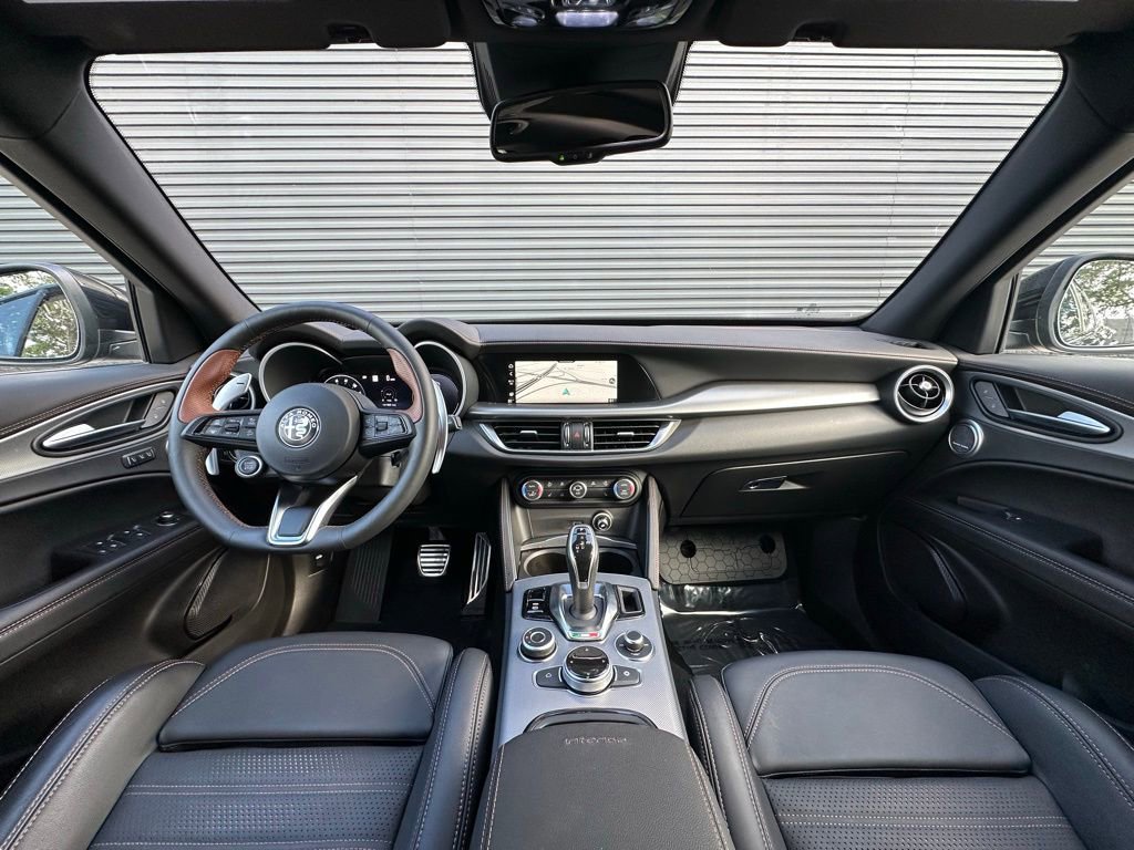 Used 2025 Alfa Romeo Stelvio Sprint AWD/4WD image 6