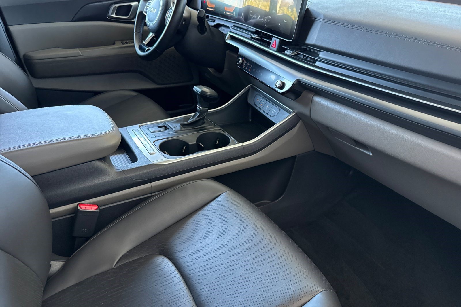 Used 2026 Kia Carnival FWD image 34