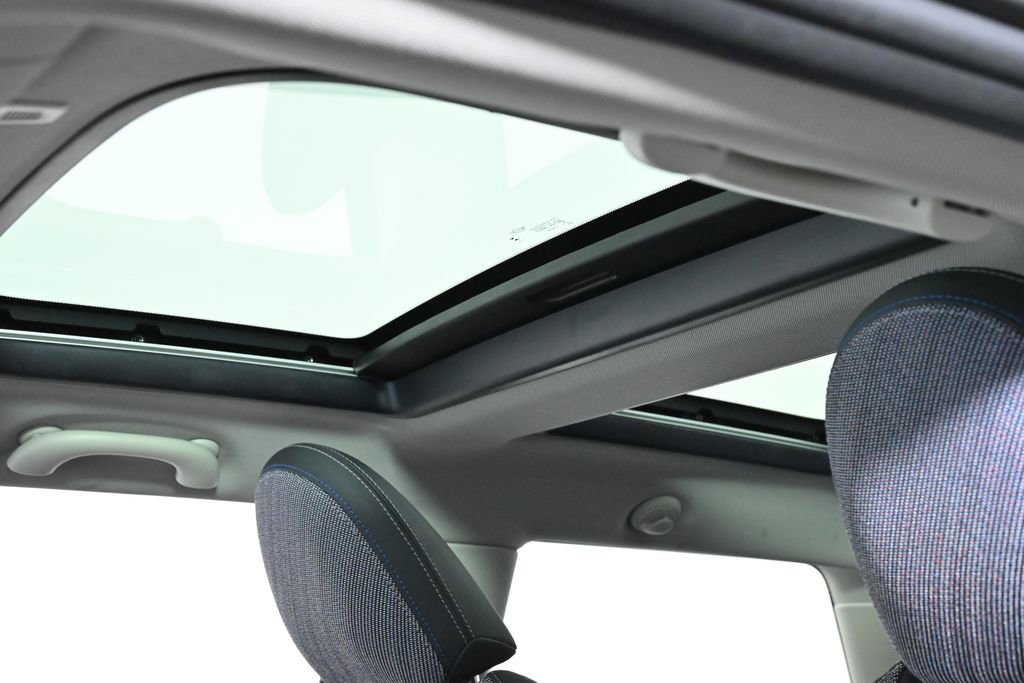 Used 2025 MINI Cooper 2-Door Hardtop image 24