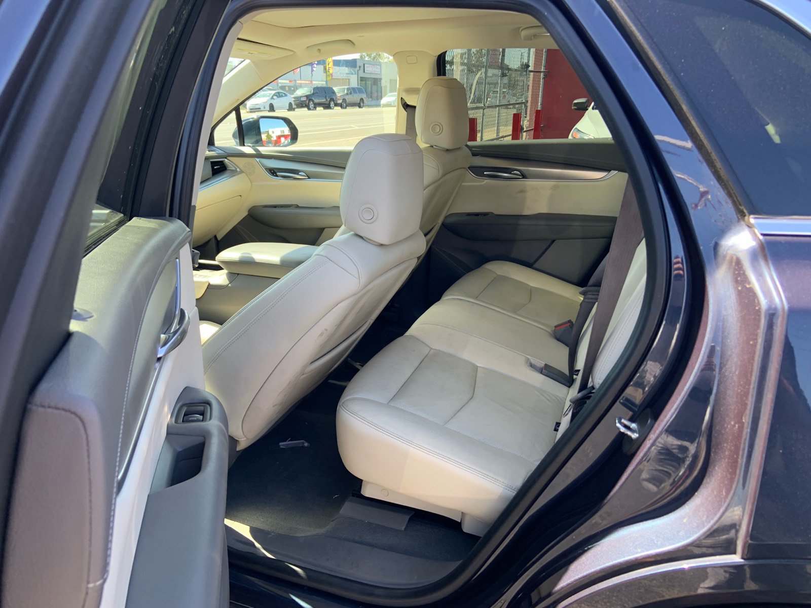 Used 2018 Cadillac XT5 Luxury w/ Driver Awareness Package AWD/4WD image 12