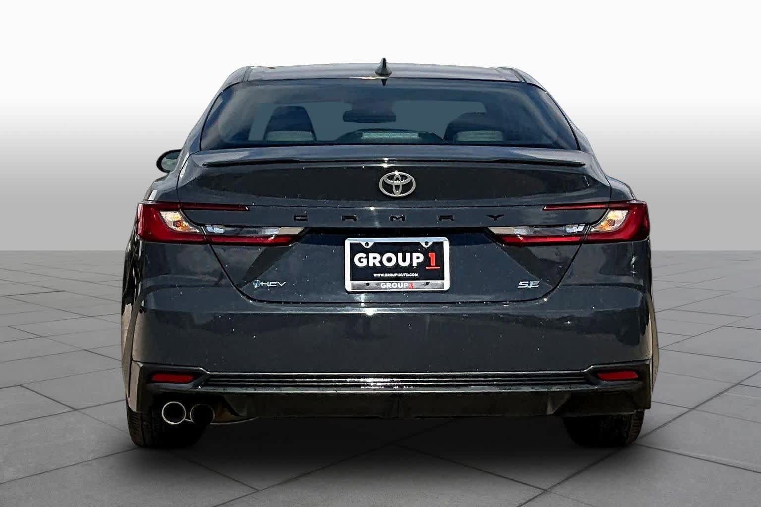 Used 2025 Toyota Camry SE FWD image 5