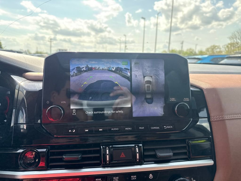 Used 2025 Nissan Pathfinder Platinum image 25