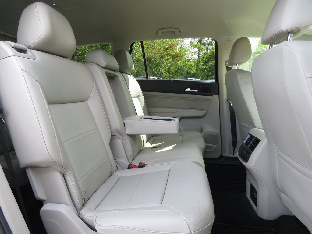 Used 2022 Volkswagen Atlas SE w/ Black Wheel Package image 17