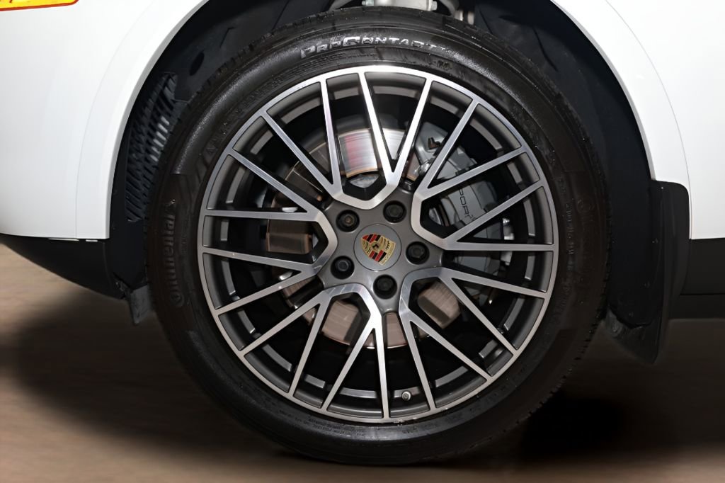 Used 2021 Porsche Cayenne S w/ Premium Package Plus image 30