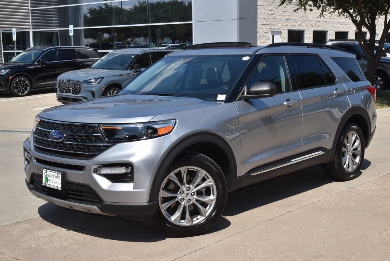 Used 2023 Ford Explorer XLT w/ Equipment Group 202A AWD/4WD image 40