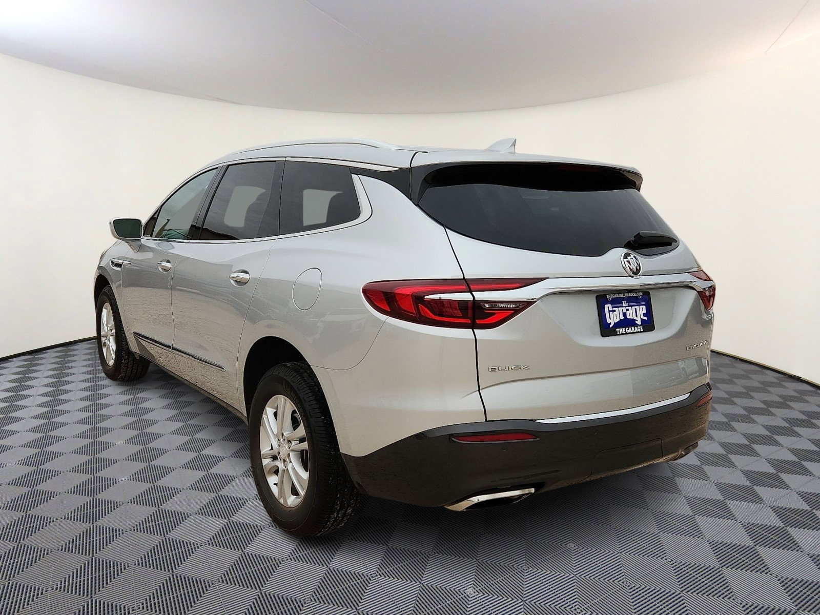 Used 2018 Buick Enclave Essence FWD image 3