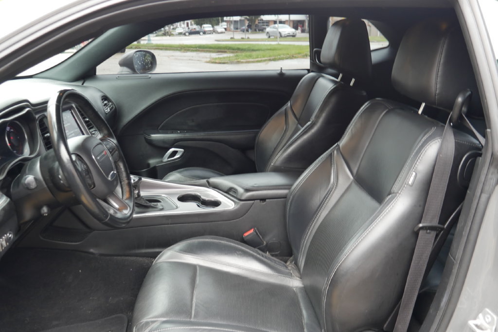Used 2019 Dodge Challenger SXT w/ Plus Package RWD image 9