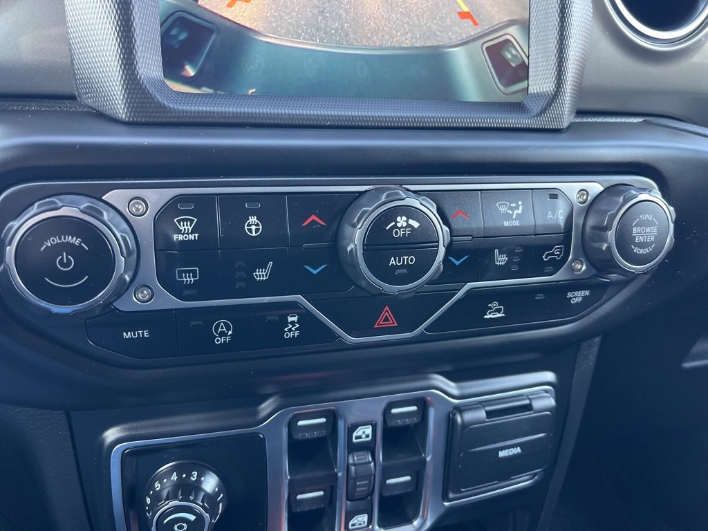 Used 2022 Jeep Gladiator Overland w/ Cold Weather Group image 12