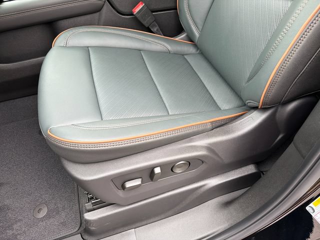 New 2026 GMC Yukon XL AT4 w/ AT4 Premium Plus Package AWD/4WD image 18