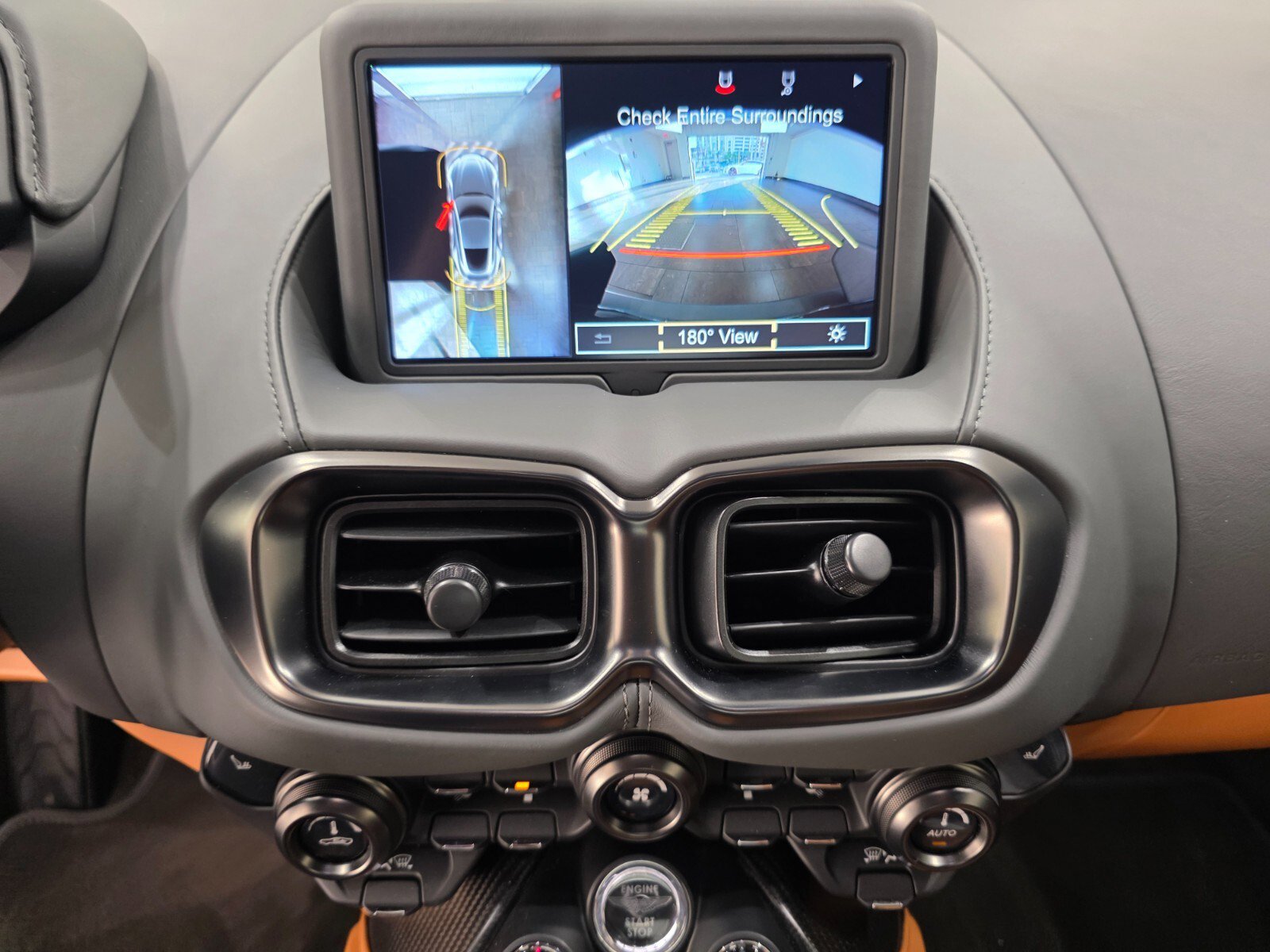 Used 2023 Aston Martin V8 Vantage Coupe image 14