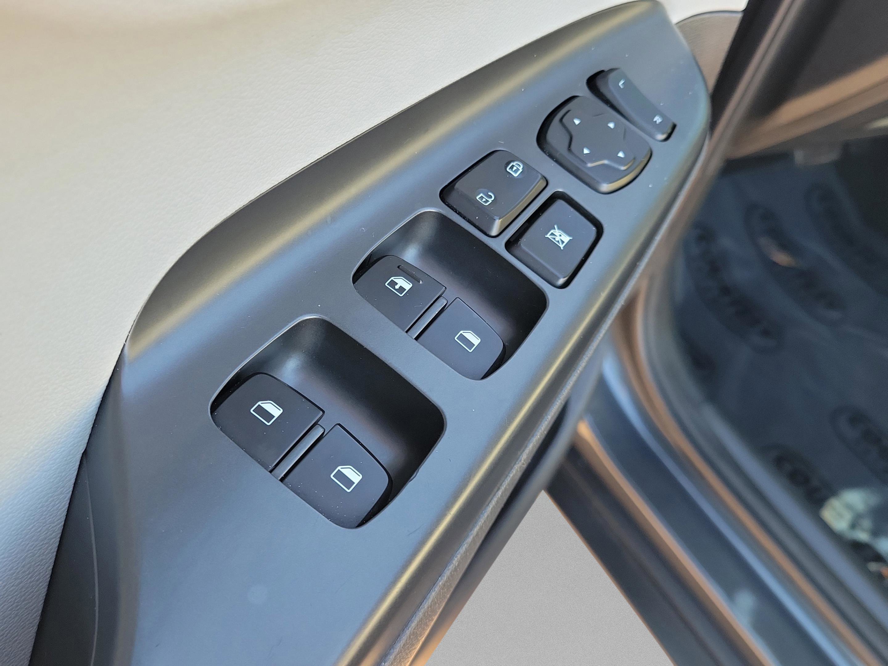 Used 2022 Hyundai Kona SEL image 16
