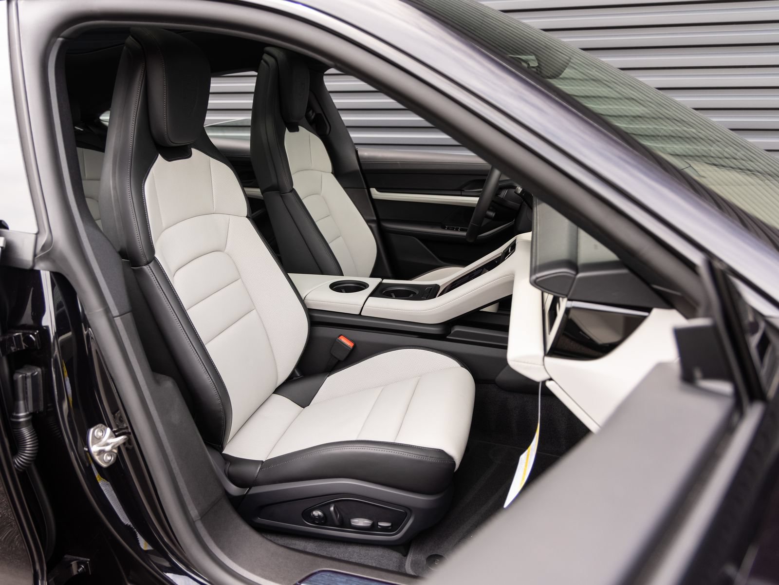 New 2026 Porsche Taycan AWD/4WD image 30